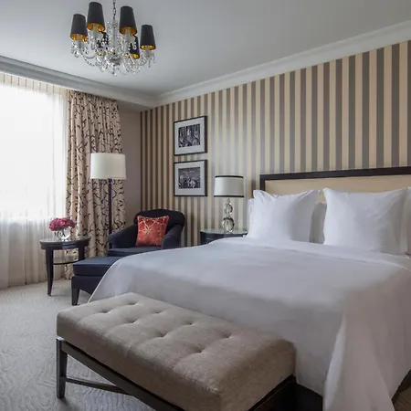 Four Seasons 5* Prag