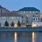 Four Seasons 5* Prag