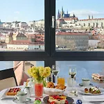 Four Seasons 5* Prag