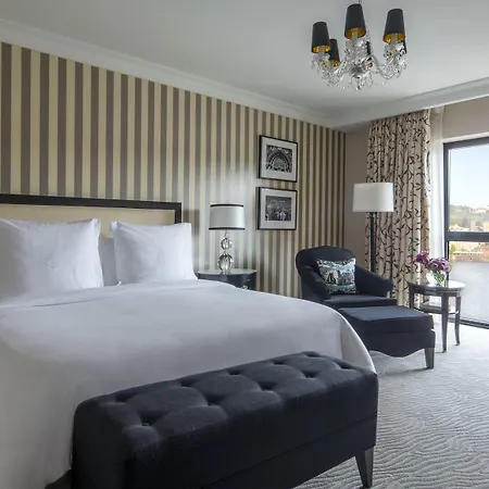 Hotell Four Seasons 5*
