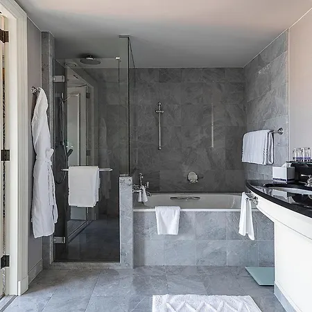 Four Seasons Hotell 5*