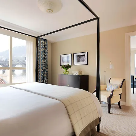 Hotell Four Seasons