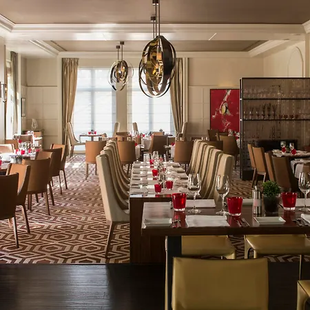 Hotell Four Seasons 5*