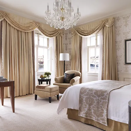 Four Seasons מלון 5*