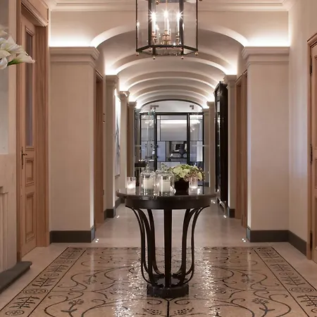 Four Seasons מלון