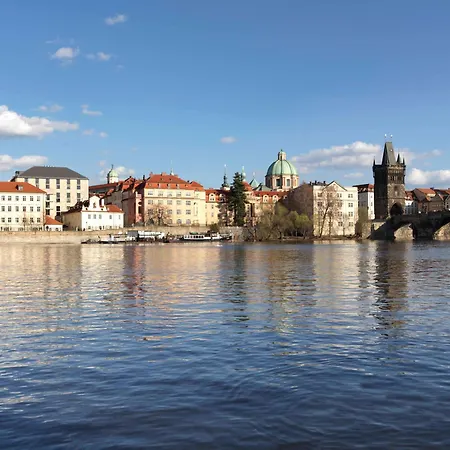 מלון Four Seasons 5*