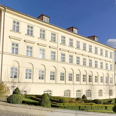 מלון Four Seasons 5*