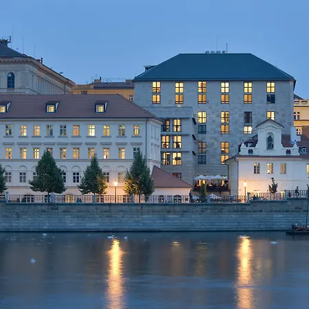 Four Seasons 5* Prague