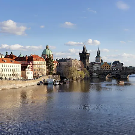 Four Seasons מלון 5*