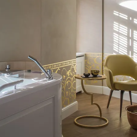 Four Seasons Hotel 5*