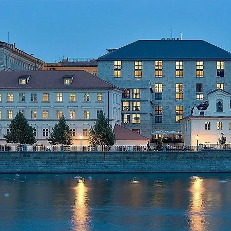 Four Seasons Prag