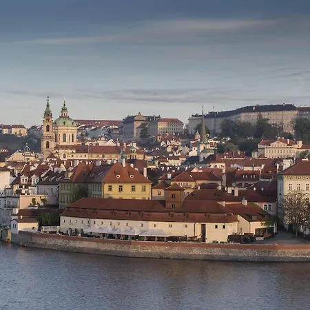 Four Seasons 5* Prag