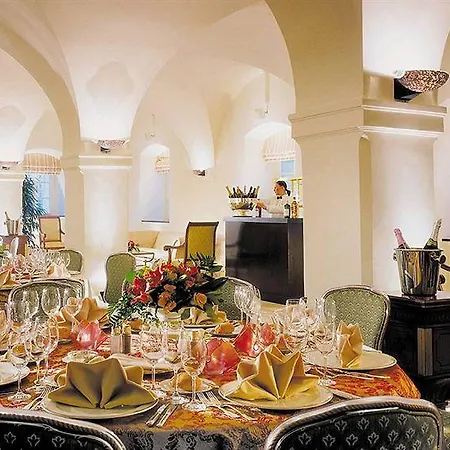 Hotell Four Seasons Prag